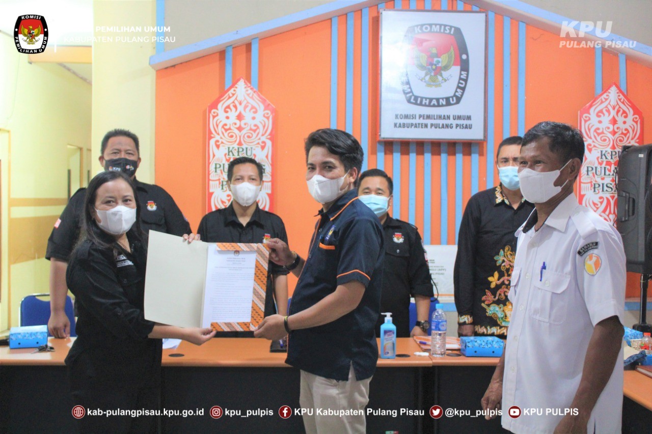 Penyerahan BA Ke Perwakilan Partai Politik